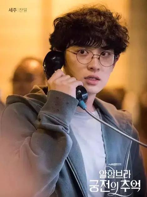 阿尔罕布拉宫的结局,朴信惠阿尔罕布拉宫的回忆穿搭