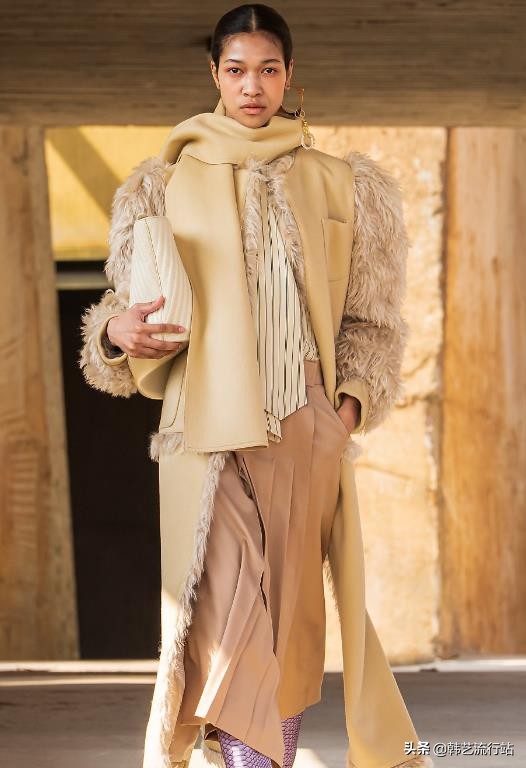 2020春夏巴黎时装周chanel秀场,2022秋冬首尔时装周bonbom