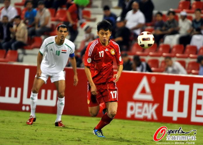 国足雨夜绝杀伊拉克高燃集锦,国足5-0大胜引发热议