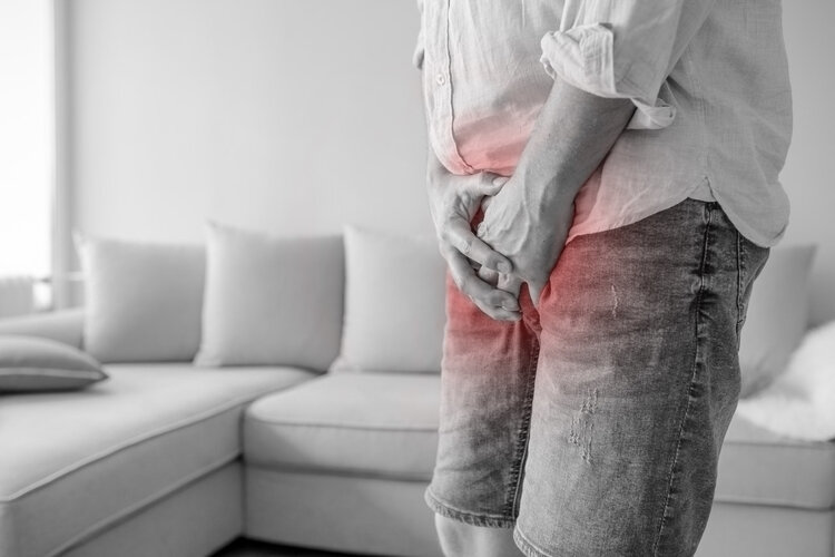 男人下面“蛋蛋”疼痛，是什么原因造成？不排除这4个原因