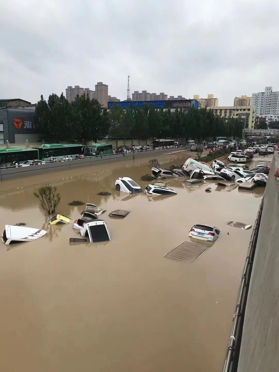 车淹了,车淹了怎么处理能赔多少