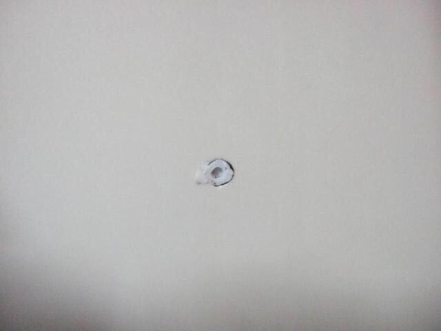 瓷砖钻孔怎么打才不会裂,瓷砖钻孔爆裂怎么办