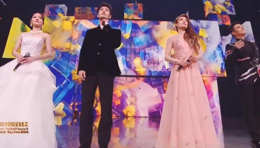 大湾区王菲出场谢霆锋表现,谢霆锋看王菲演唱会的视频