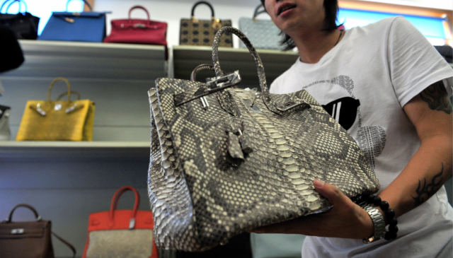 假冒伪劣产品的利润有多高,300多万代购奢侈品假货