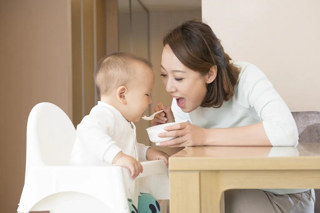 七巧板育儿堂|想要孩子养成吃饭好习惯？从7-9月龄抓起