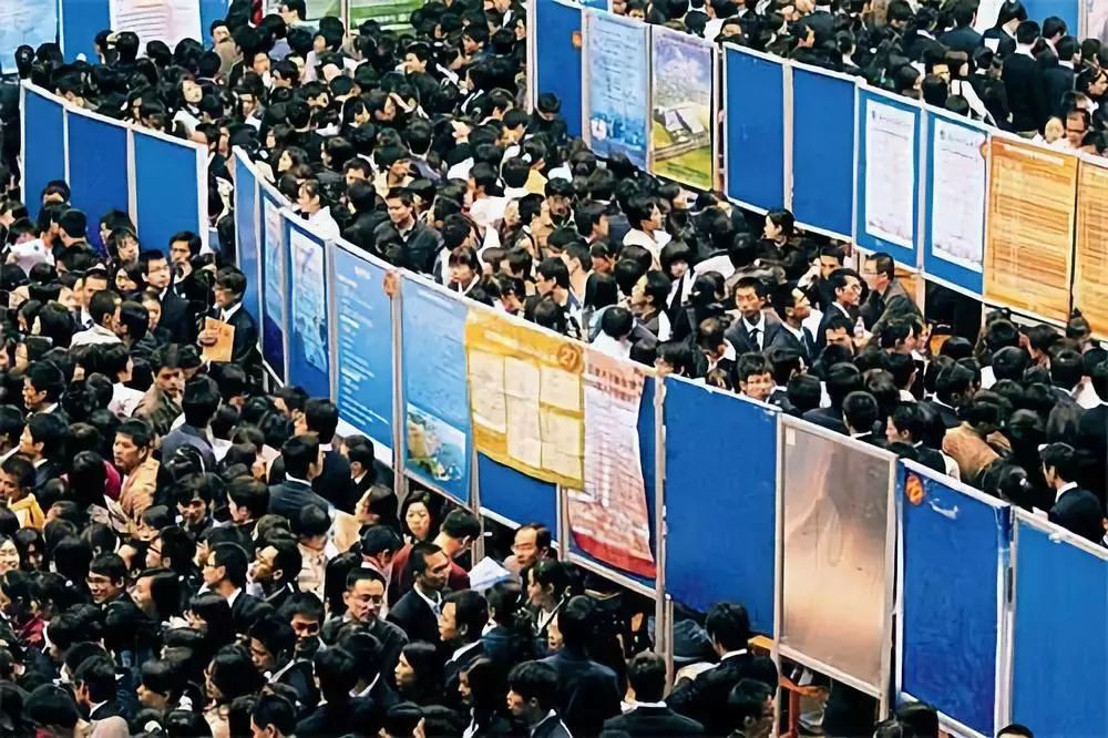 不忘初心牢记使命服务群众暖民心,不忘初心牢记使命为民服务