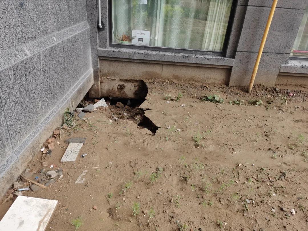 楼房车库地面塌陷该谁负责,地下车库反水导致房屋塌陷