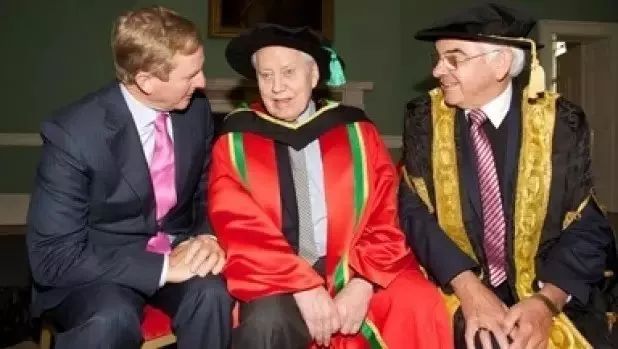 戴15元手表，租一居室，秘密捐出560亿，他真正活出了上帝的模样