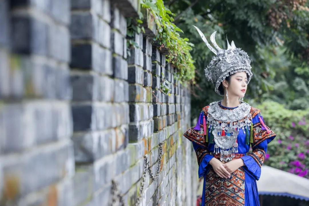 护士小姐用5毛钱的易拉罐，随手一剪猛翻千万倍，网友：手艺牛逼