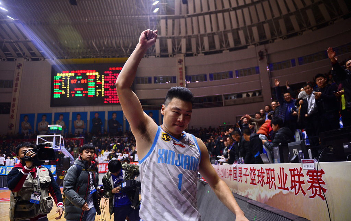 李根为什么在球员通道拿冠军,李根生涯巅峰时刻