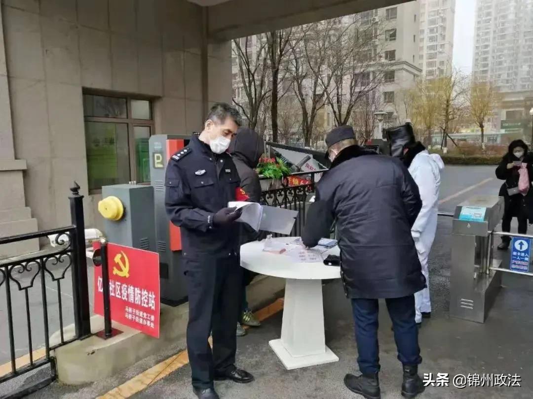 变的是“角”色不变的是“警”色