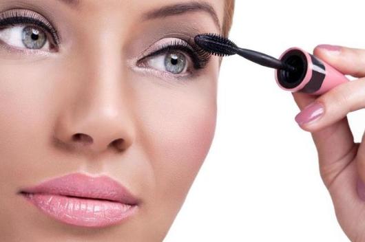 怎么涂睫毛膏泛白,涂睫毛膏怎么避免苍蝇腿