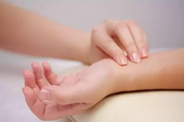 中医把脉自学教程脉象虚,把脉自己学会