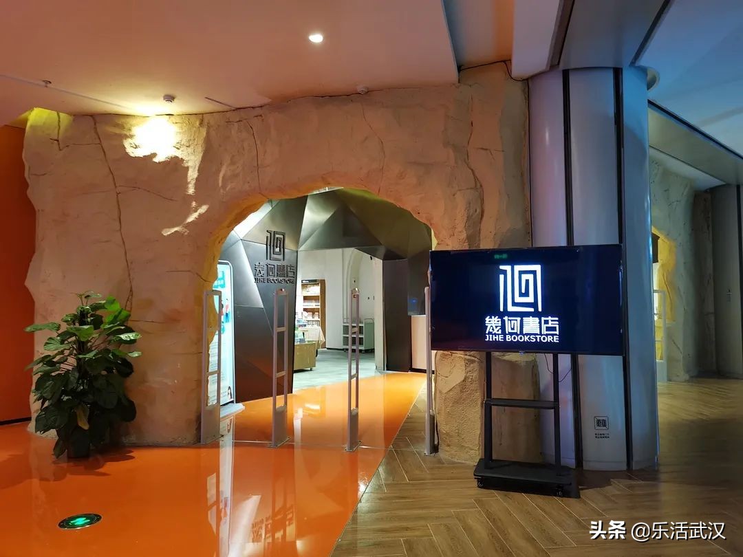 比咖啡馆有底蕴、比图书馆有情趣，集美貌才华于一身的，就在这