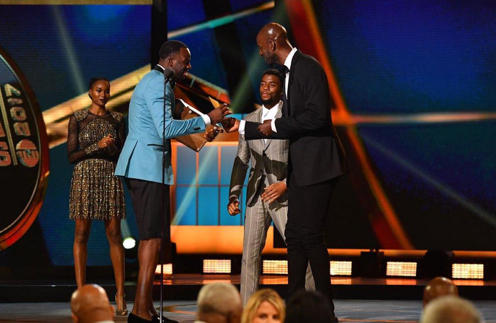 nba球星穿搭照詹姆斯 (nba球星图片霸气詹姆斯)