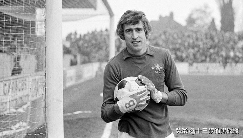 致敬那些逝去的足坛传奇,这些年逝去的足球传奇