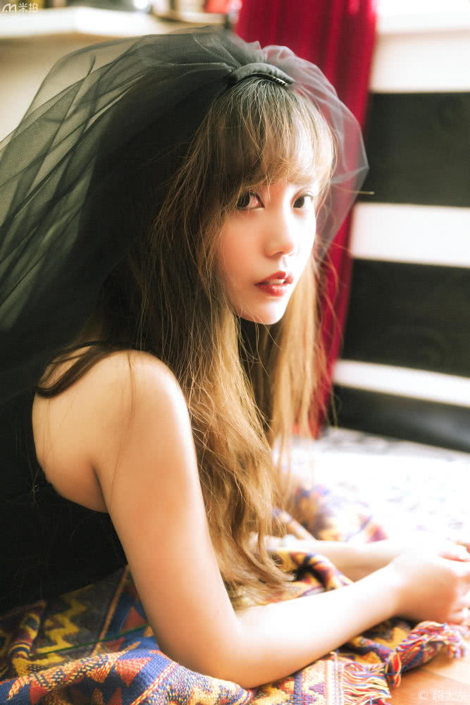 黑裙神秘复古风写真,韩系轻复古写真