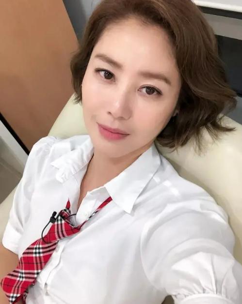 李敏镐现实中的妈妈近照曝光,李敏镐和妈妈的照片