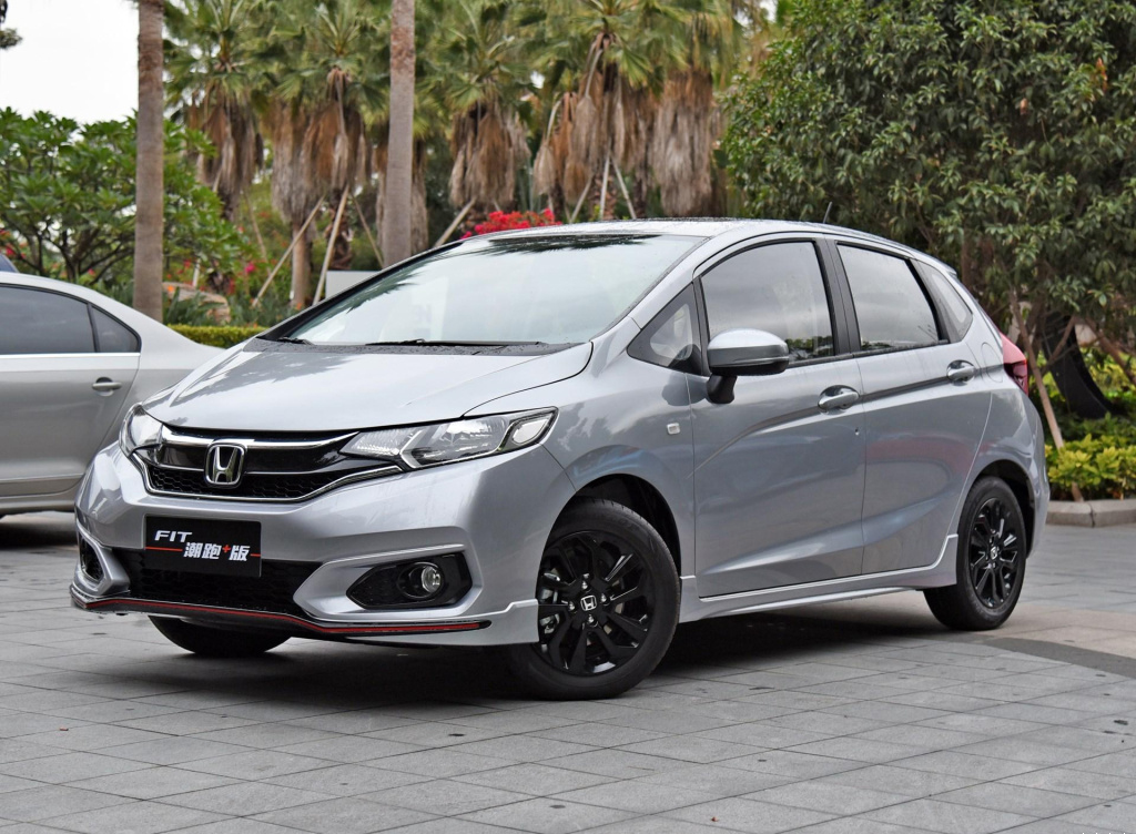 8月份小型车销量排行，雪佛兰赛欧一枝独秀，飞度不敌两款韩系车