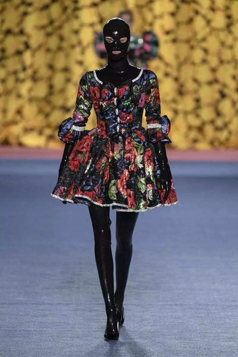 波司登羽绒时装周,波司登伦敦时装周中国红