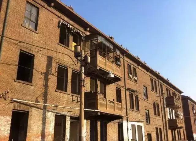 “您家住哪啊？”“我啊？河西尖山儿！”