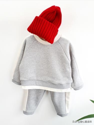 韩国童装短袖t恤搭配,早秋流行什么衣服童装