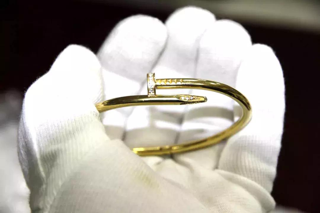 机场海关查扣入境货物,机场海关查获大量国外银行卡