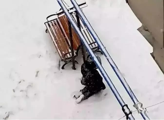 十八岁少女跟男网友私奔,十八岁女孩跟男网友私奔