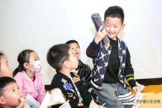 南京宁宝BMW儿童交通安全训练营开营！一起走进“汽车文化驿站”