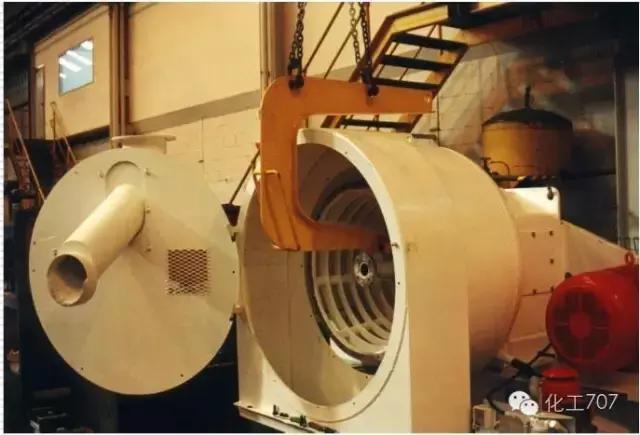 卧式离心机的基本结构及工作原理,卧式刮刀离心机工作原理视频