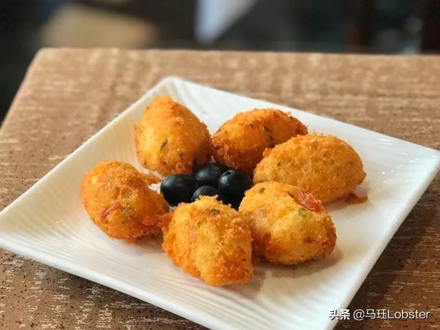 澳门当地人吃的蛋挞,在澳门吃着蛋挞超开心