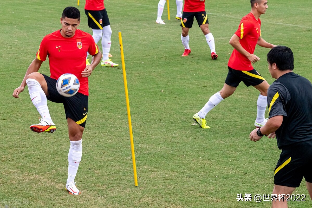 国足第二堂训练课,阿兰国足训练