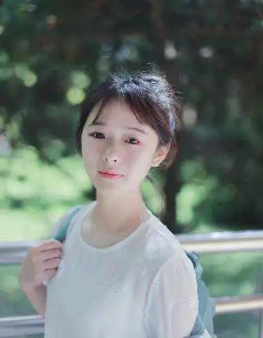 王冰冰和庄晓莹谁漂亮,央视花旦王冰冰