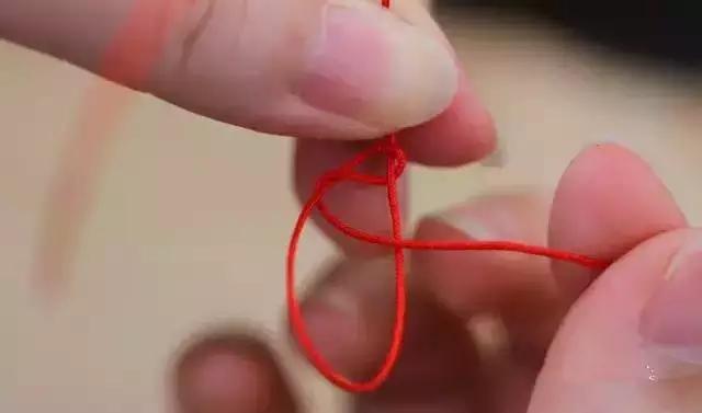 手编绳吊坠怎么打结,四股手编绳打结收尾
