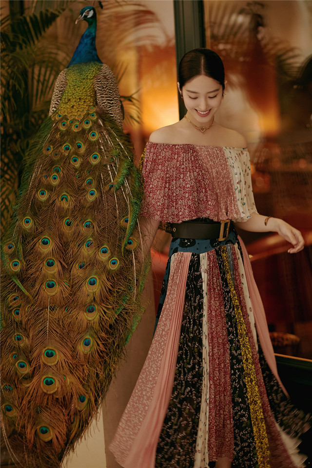 杨采钰穿绿色裙子,杨采钰秋款风衣穿搭