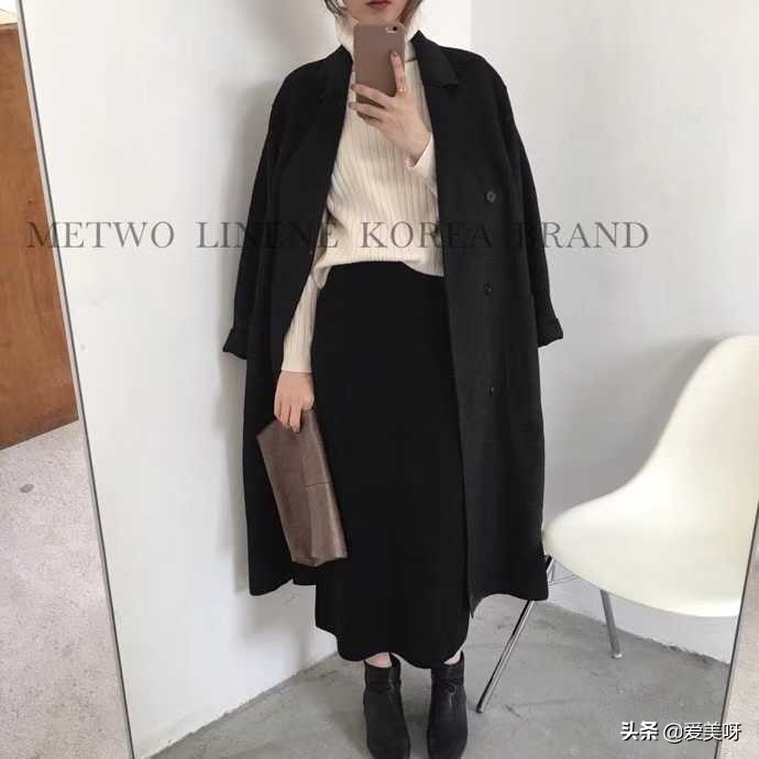 深灰色大衣搭配什么颜色毛衣好看,大衣里配什么暖和又洋气