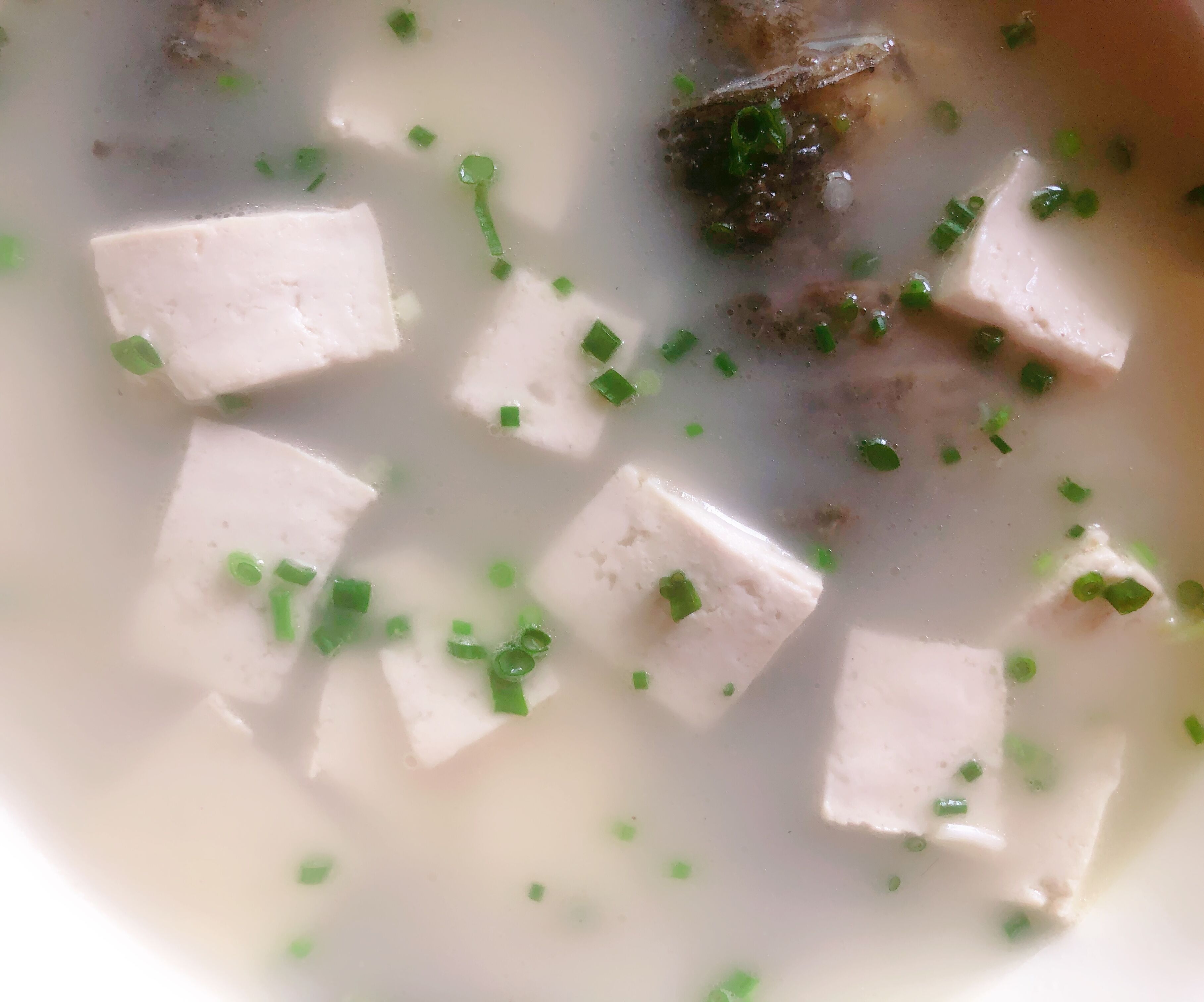 鲫鱼汤怎么熬才能变奶白色,鲫鱼汤不白的补救方法