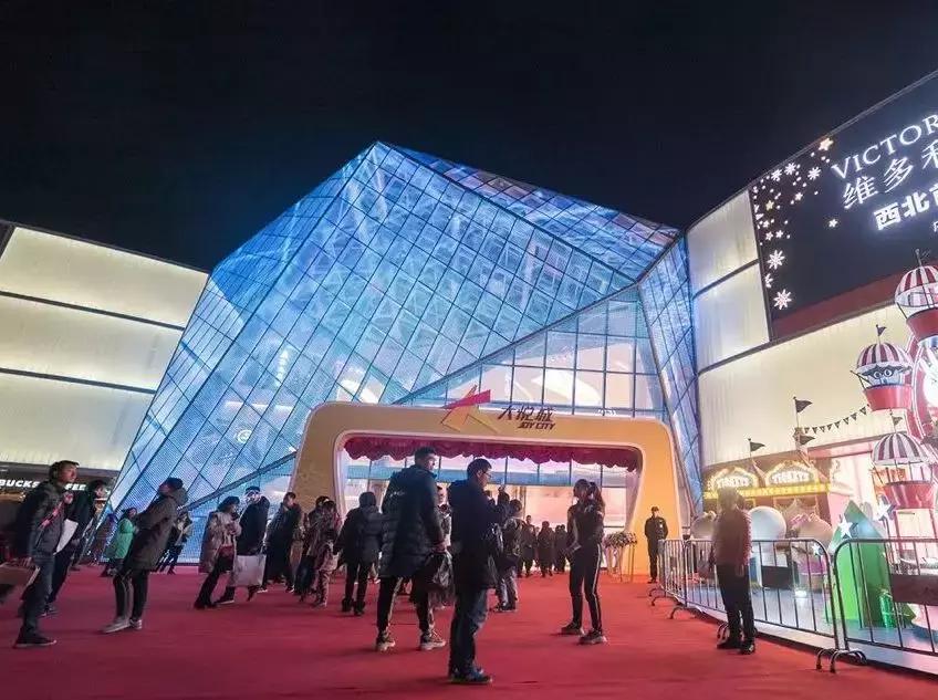 购物中心吸引人的特色,最有特色的购物中心大厅