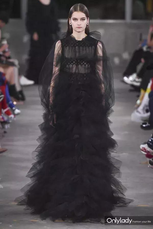 张艺兴valentino东京神图,张艺兴valentino秀场表演