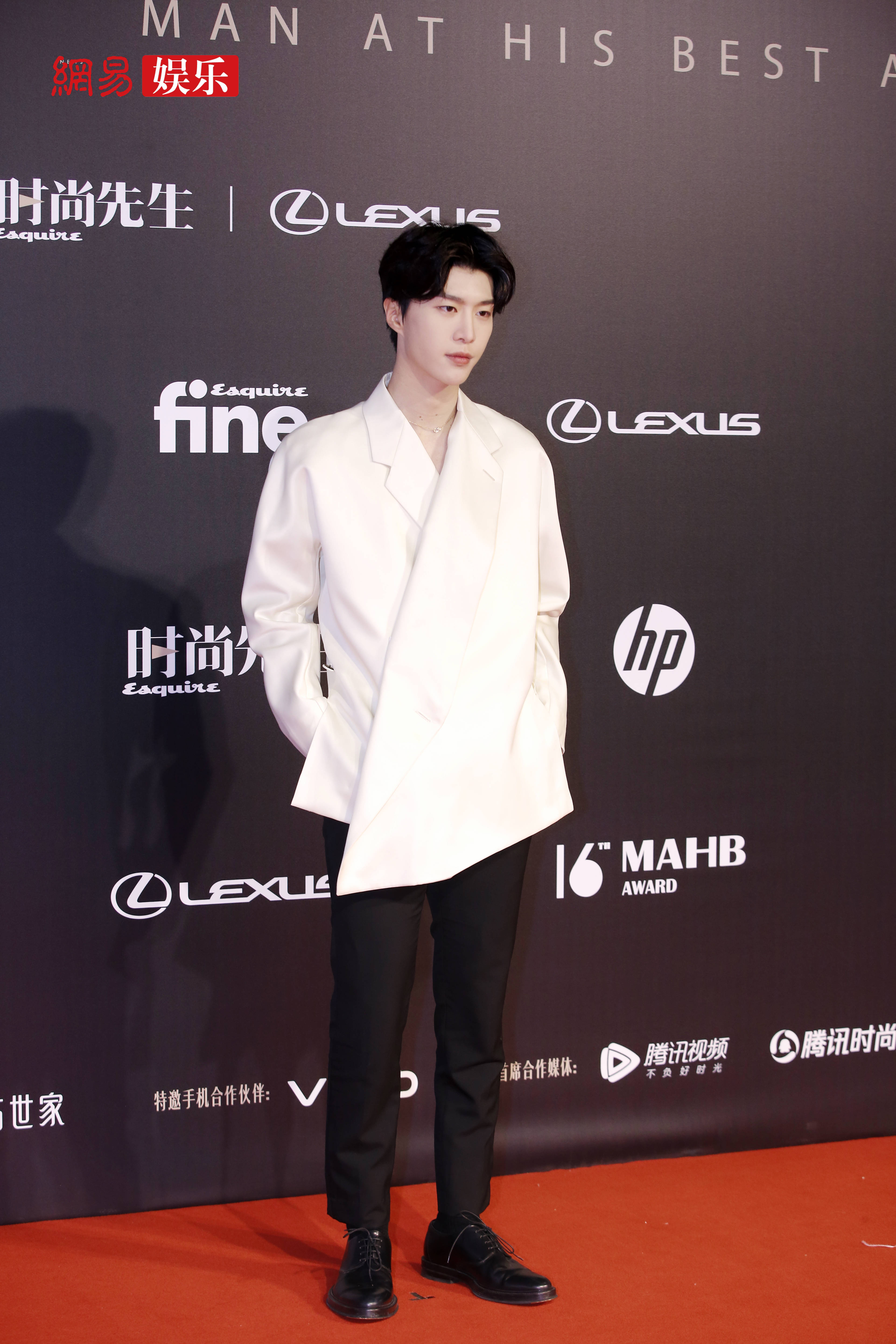 范丞丞穿走秀款lv棒球服,范丞丞运动风穿搭盘点