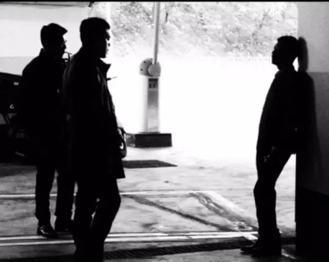 渣渣辉和阿伟的视频怎么剪辑,电影片段渣渣辉阿伟三兄弟再相遇