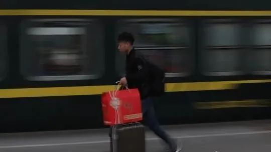 从西安回陕北县城做水电工的表弟，赚到钱了