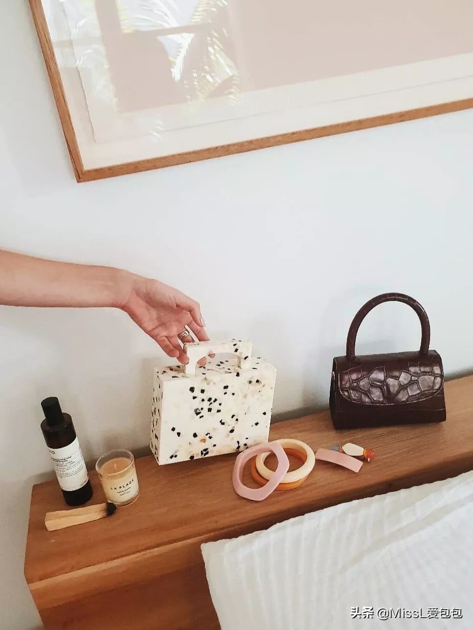 有哪些手袋既经典又时髦呢,时髦氛围感的必备单品迷你手袋