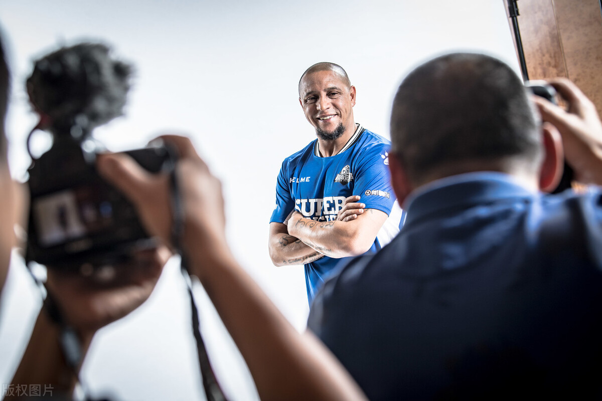 卡洛斯退出足坛了吗,足球卡洛斯退役