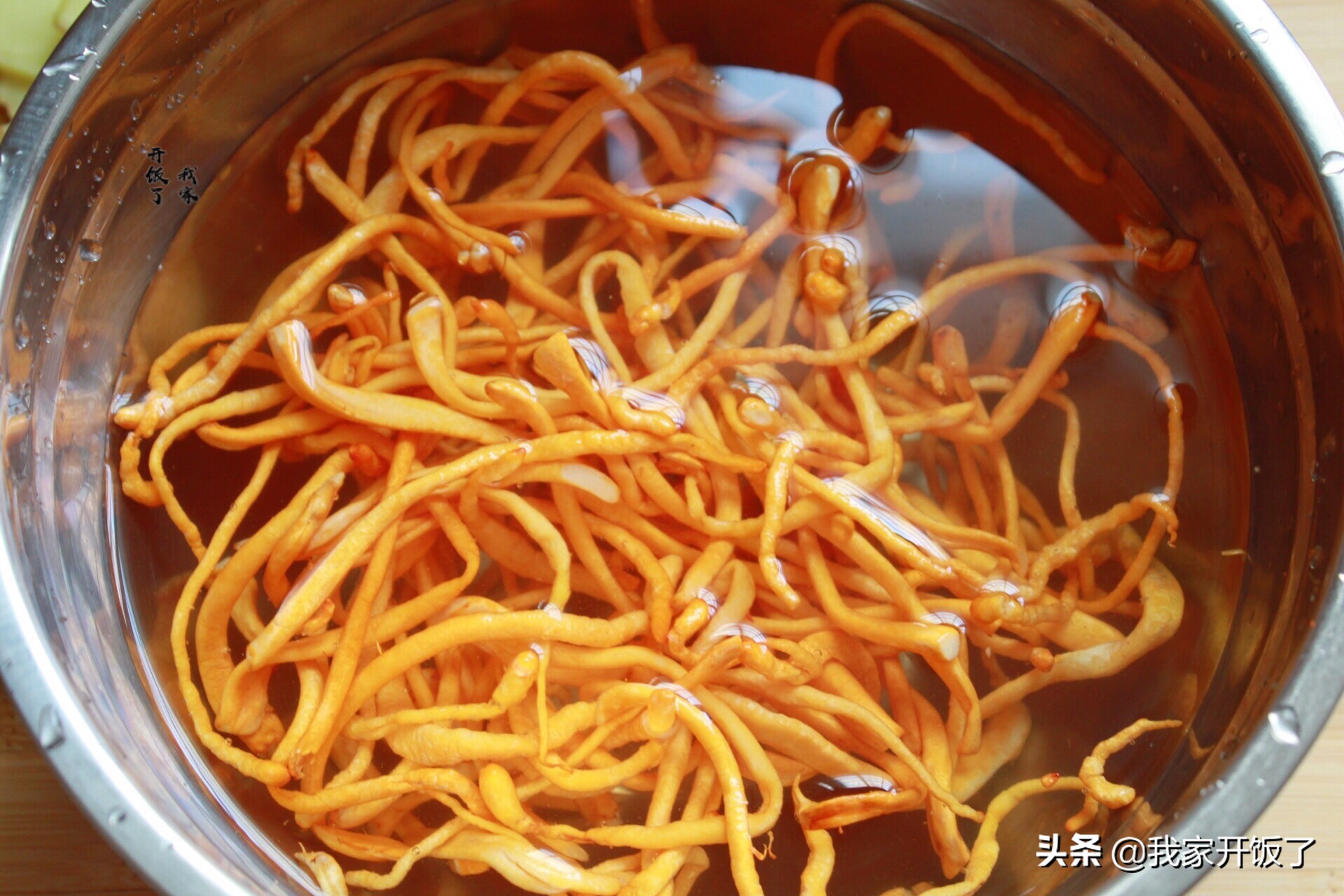 立冬进补乌鸡汤,立冬清补凉炖鸡汤