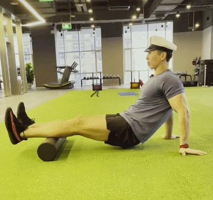 怎么用泡沫轴练小腿细有力,练腿前泡沫轴放松腿部肌肉