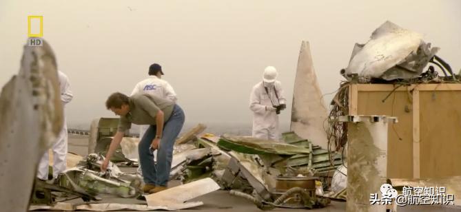 客机突然空中解体，只因22年前的一道刮痕