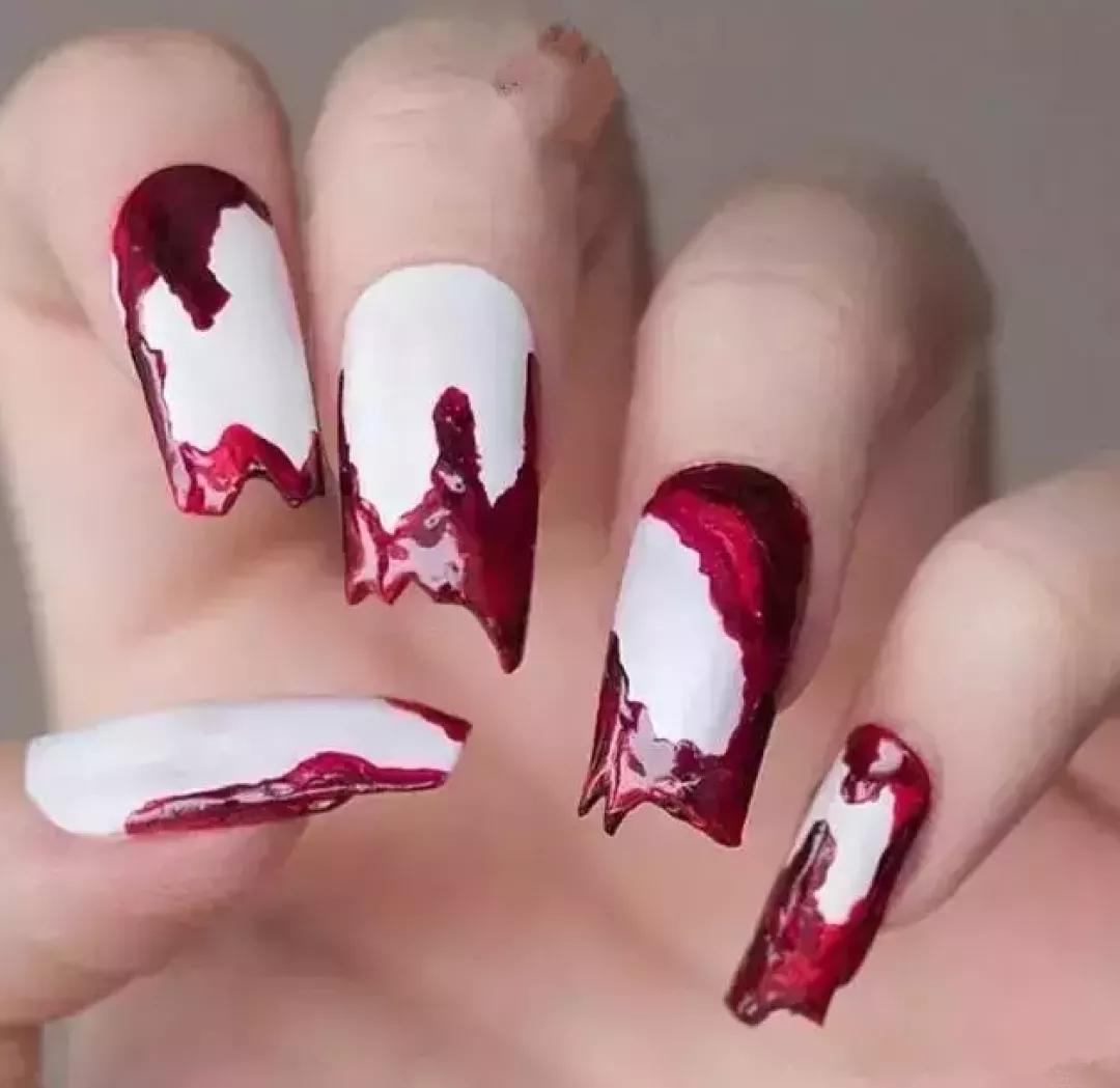 美甲师在吗？我被丑得睡不着觉