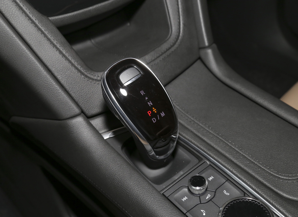 7万公里的凯迪拉克xt5值得买吗,凯迪拉克xt5百公里油耗多少