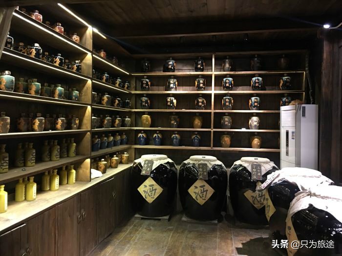 喝白酒的小姐姐古装,穿汉服喝白酒小姐姐